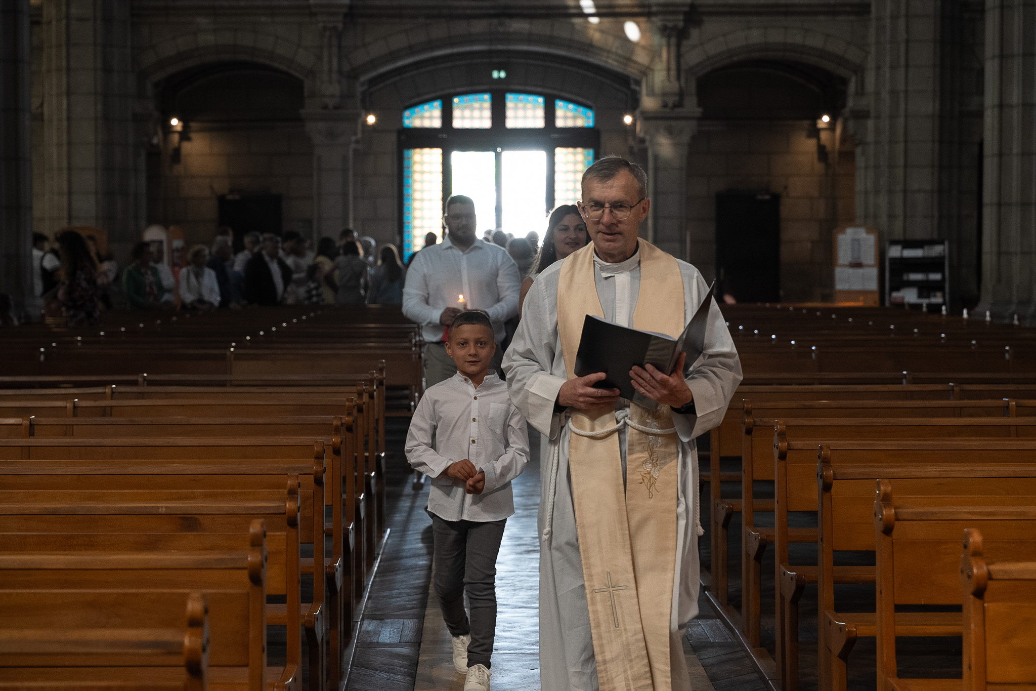 celebration-bapteme-famille-eglise-bapteme