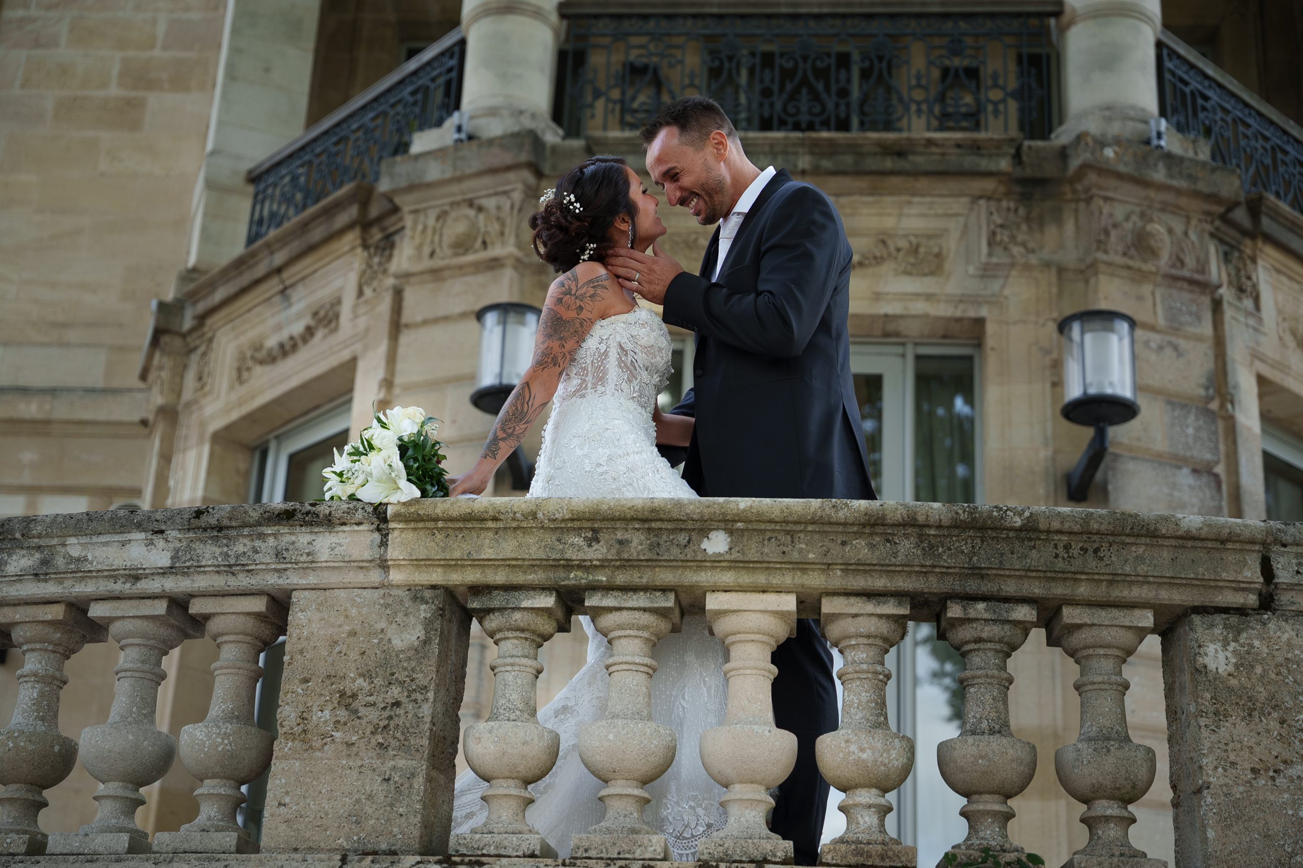 maries-pose-artistique-cadre-architectural