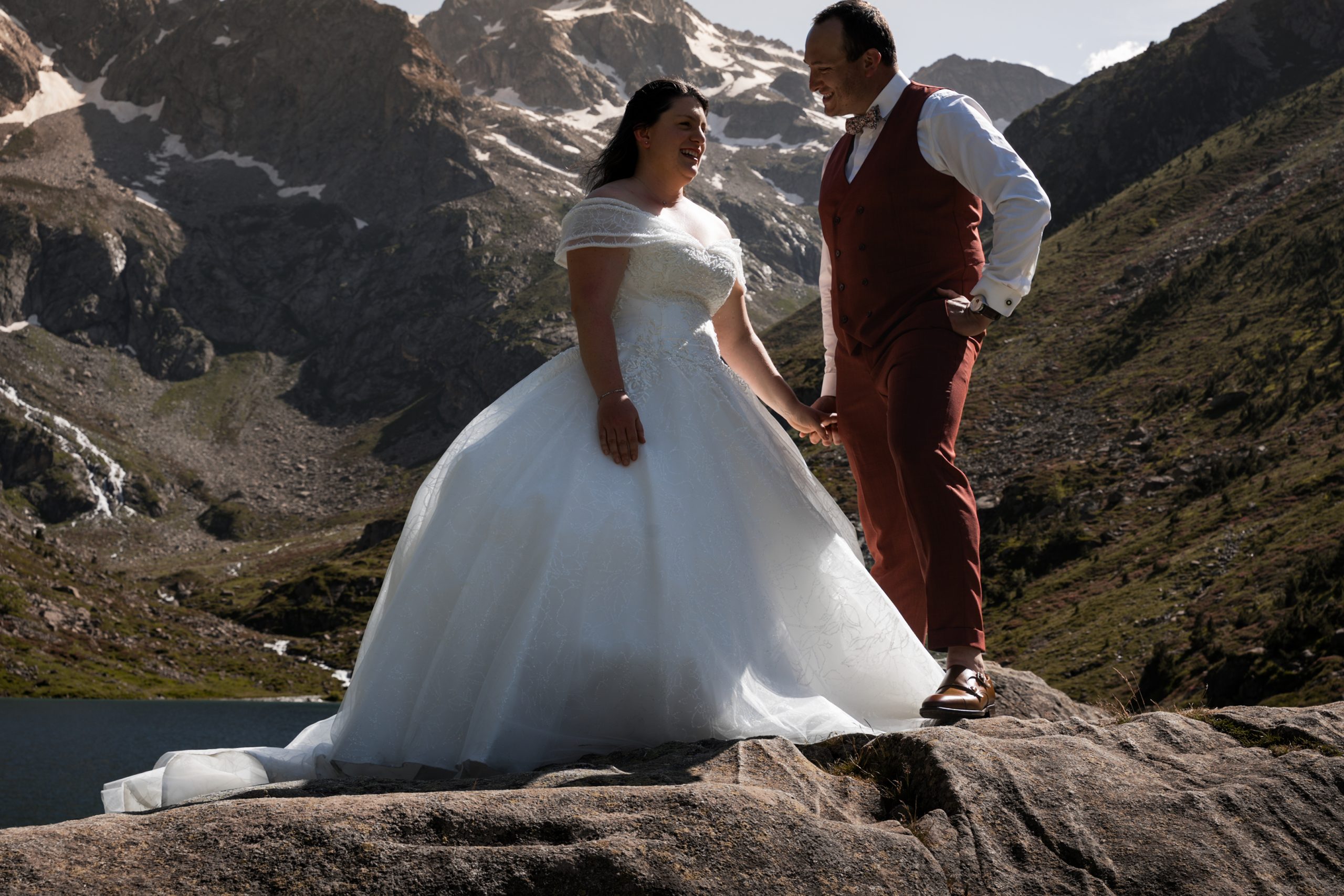 maries-randonnee-tenue-mariage-cauterets