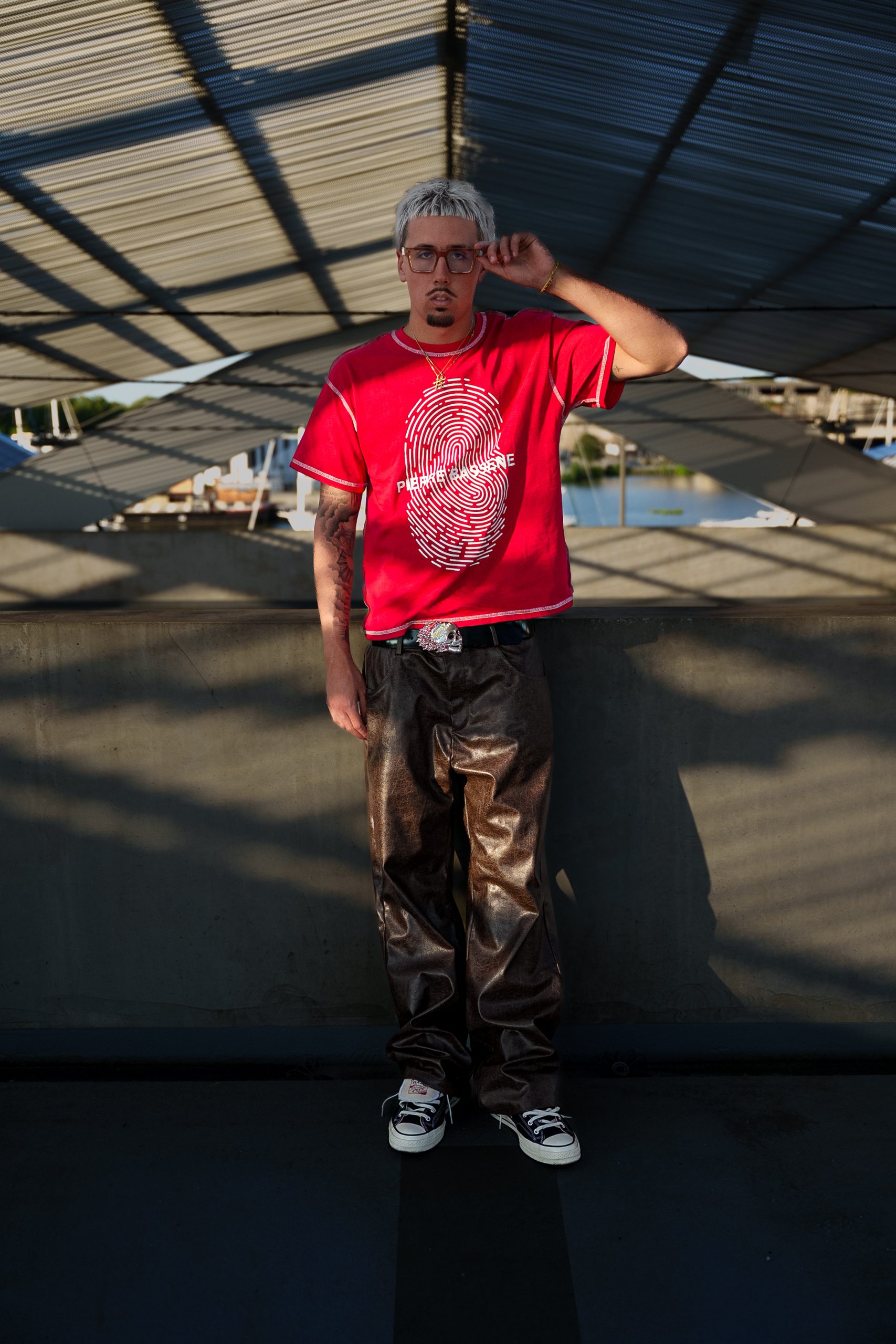 portrait-homme-beton-architecture-urbaine