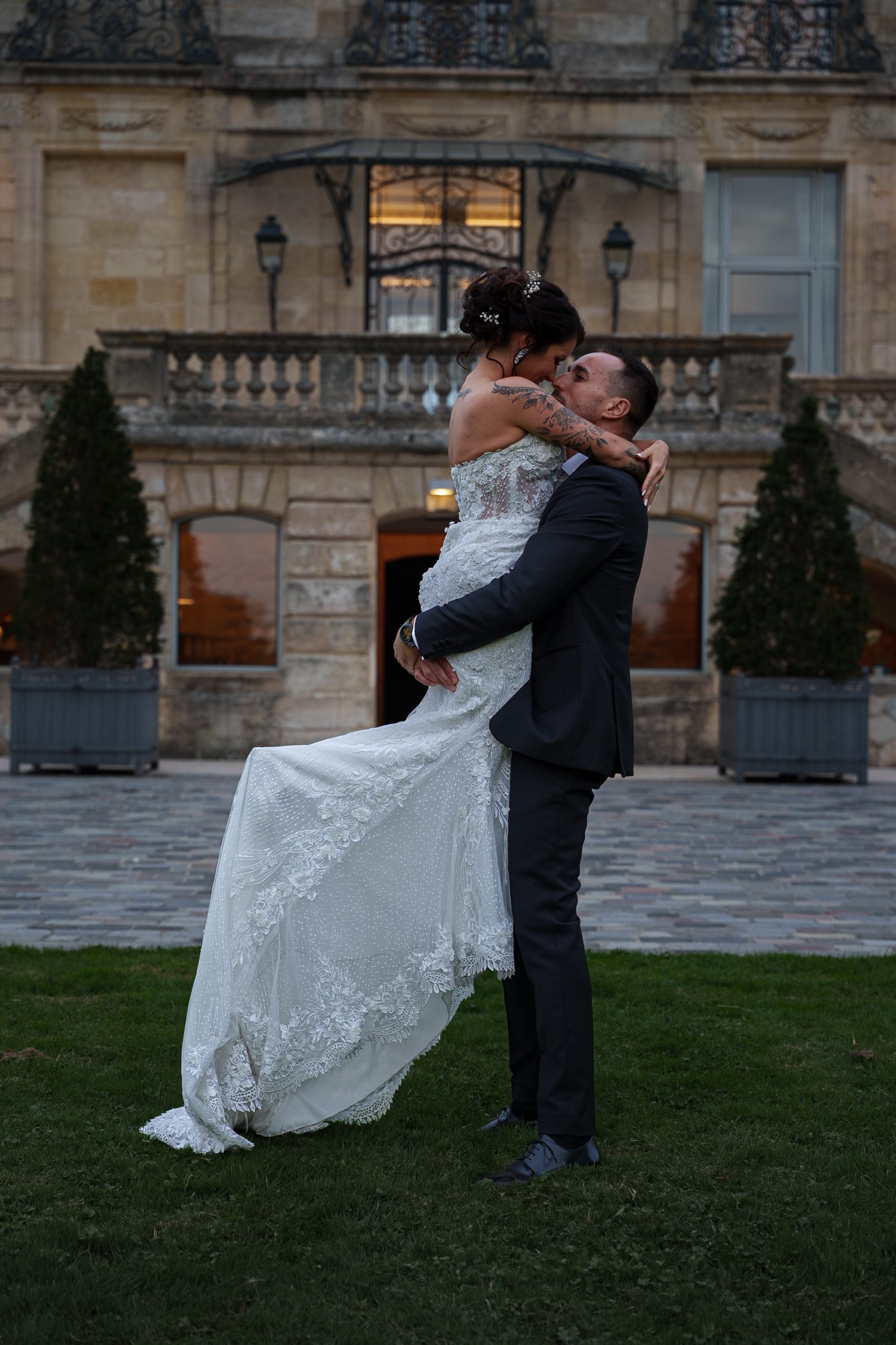 portrait-maries-baiser-spontane-mariage