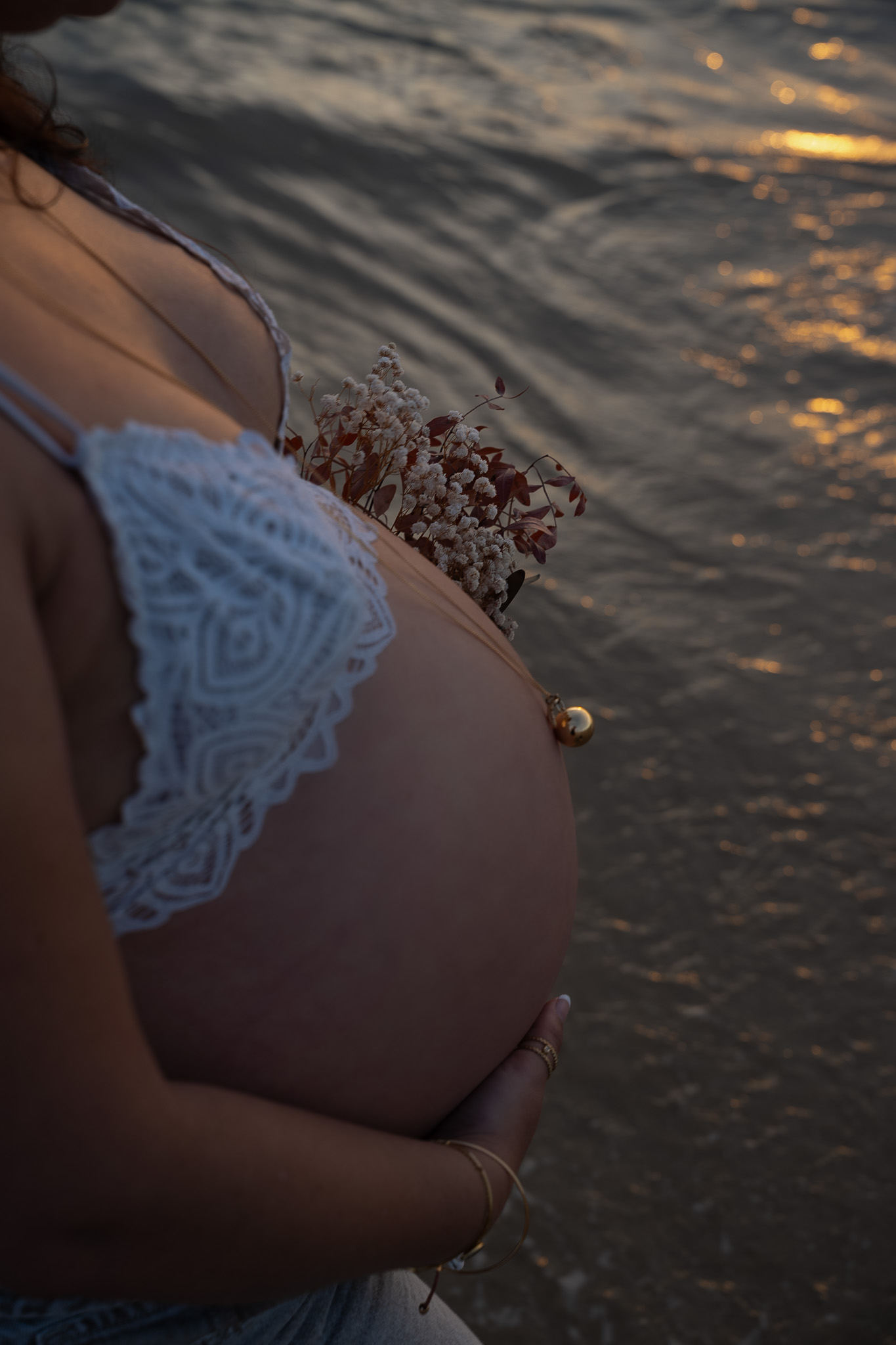 portrait-maternite-lumineux-golden-hour