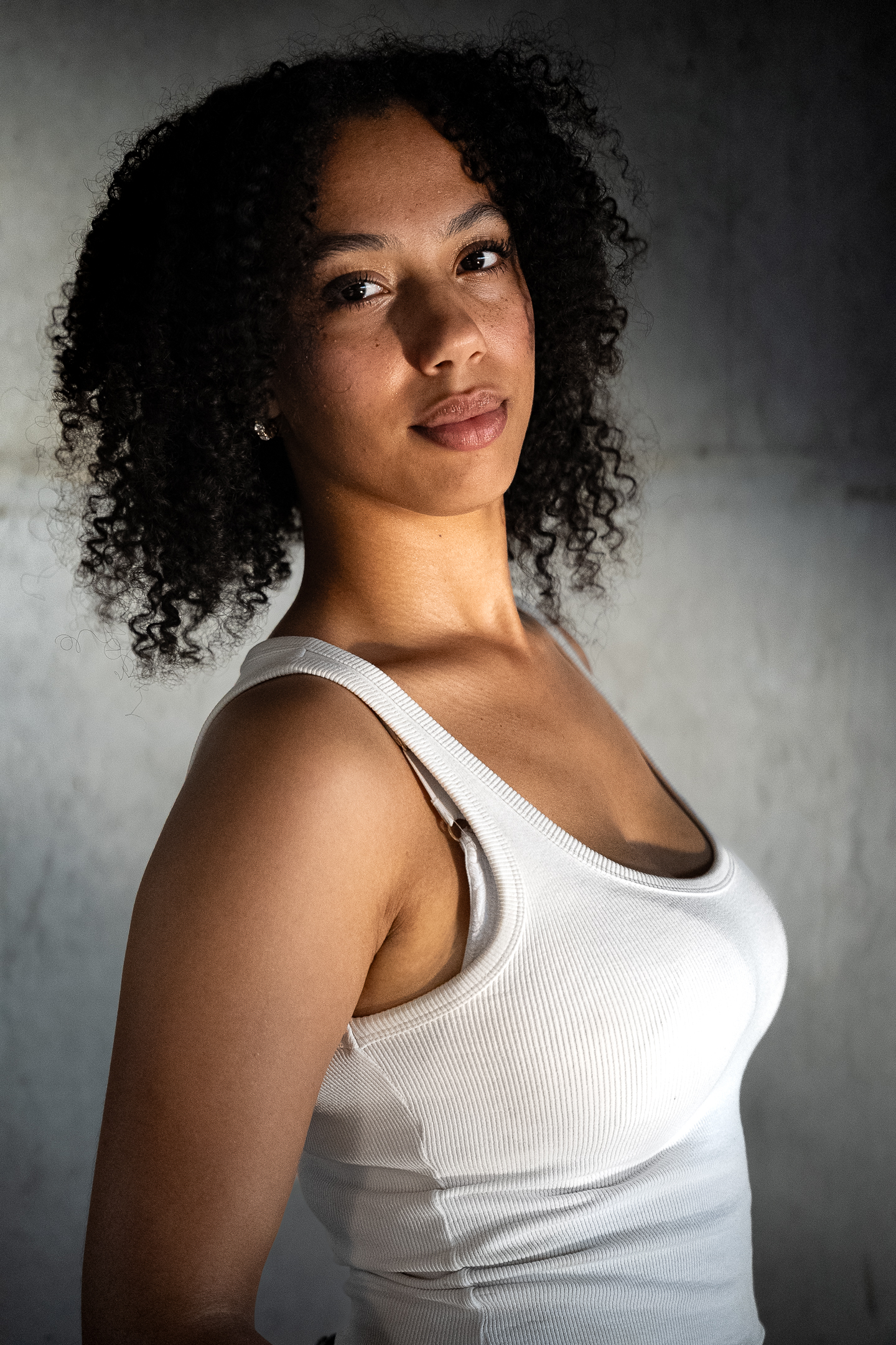 portrait-urbain-femme-parking-bordeaux
