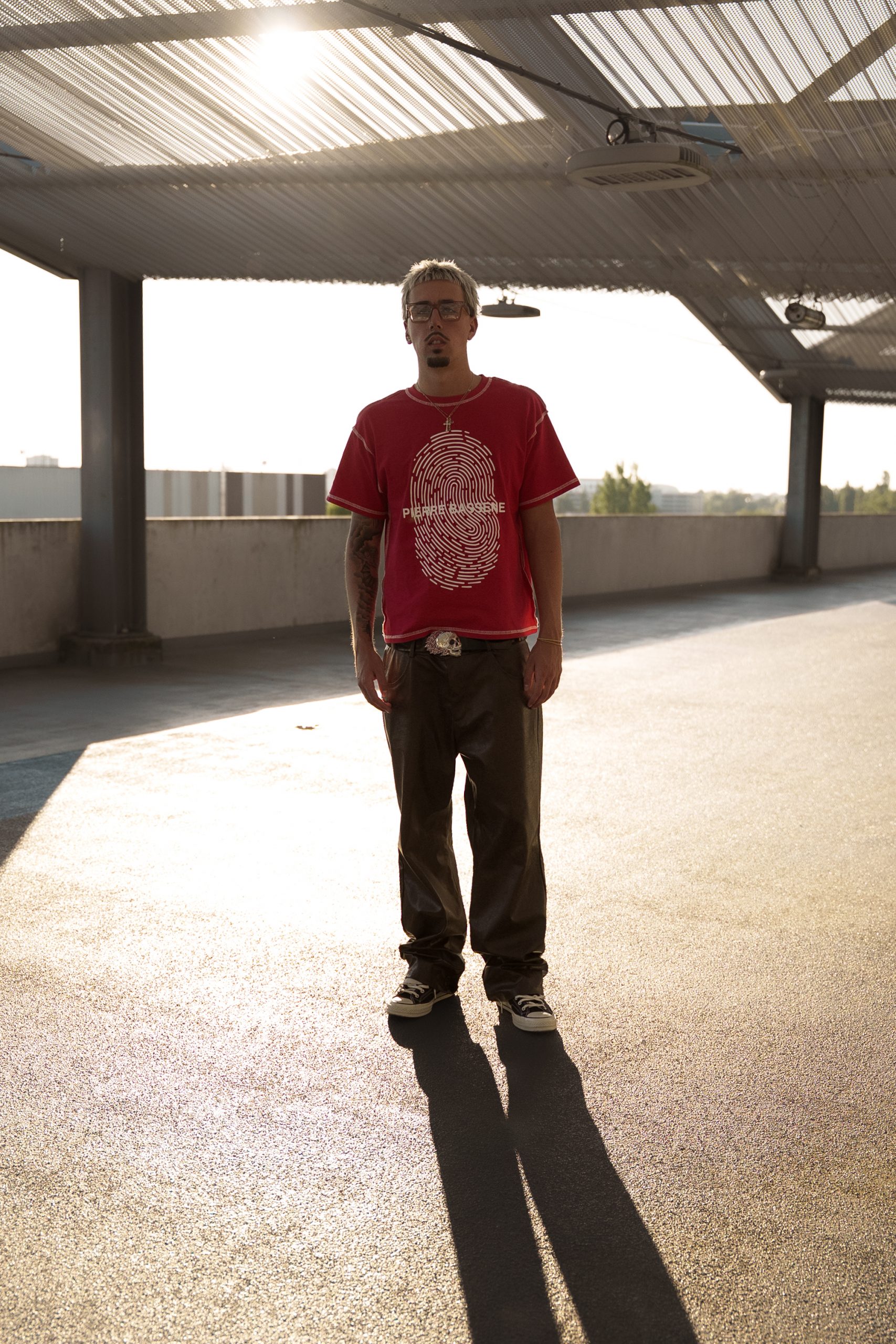 pose-homme-style-edito-mode-urbaine