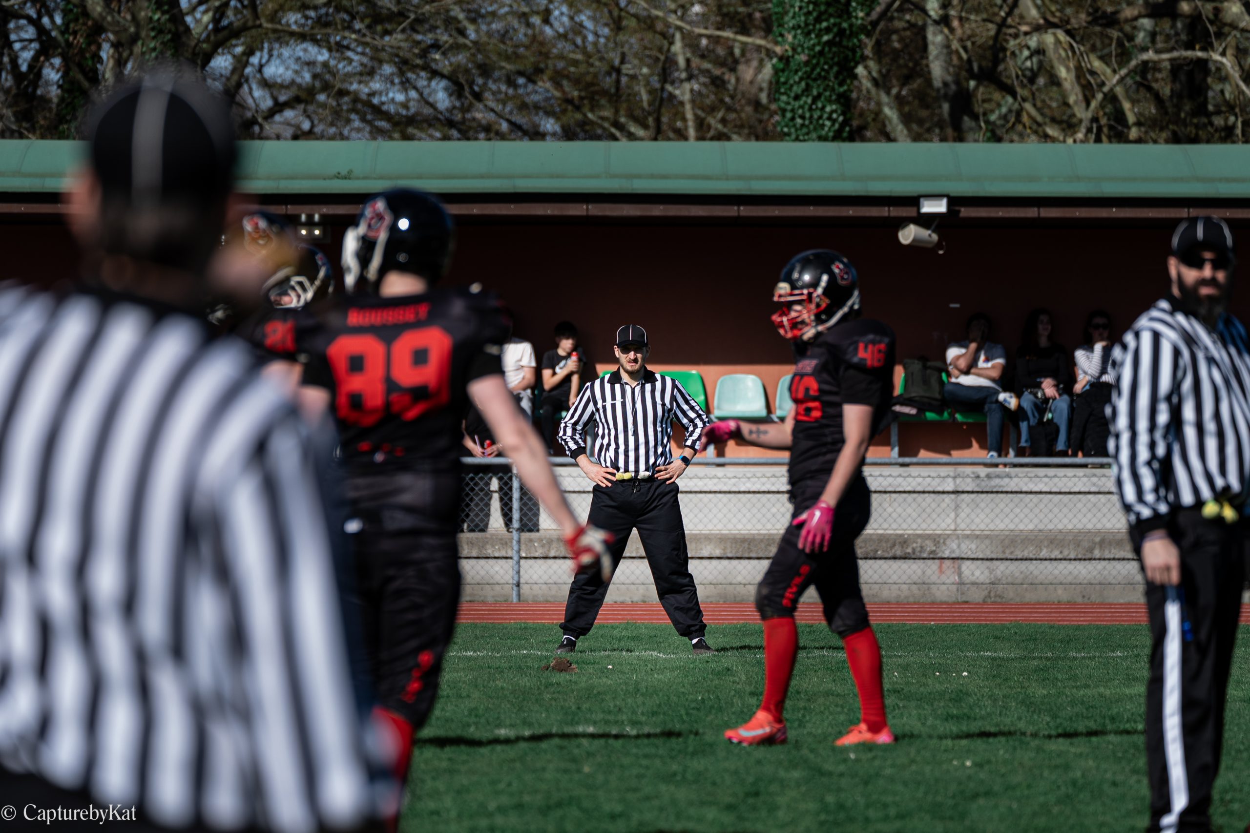 arbitre-football-americain-terrain-match-equipe