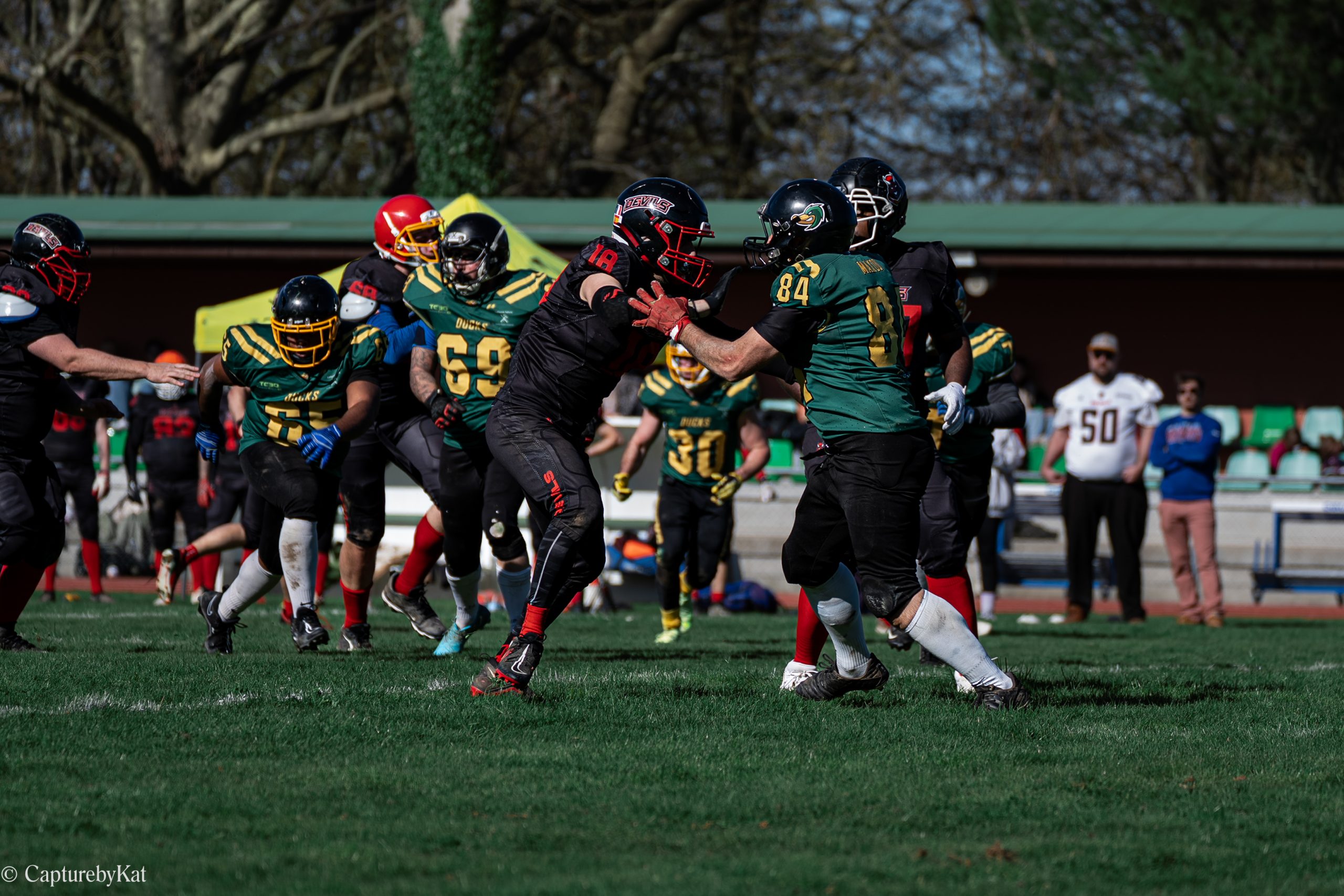 blocage-joueur-football-americain-en-course