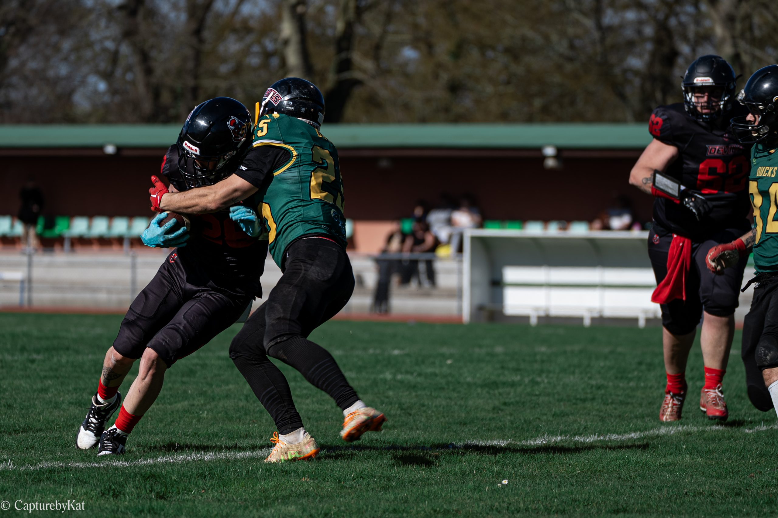 defense-football-americain-tackle-ducks