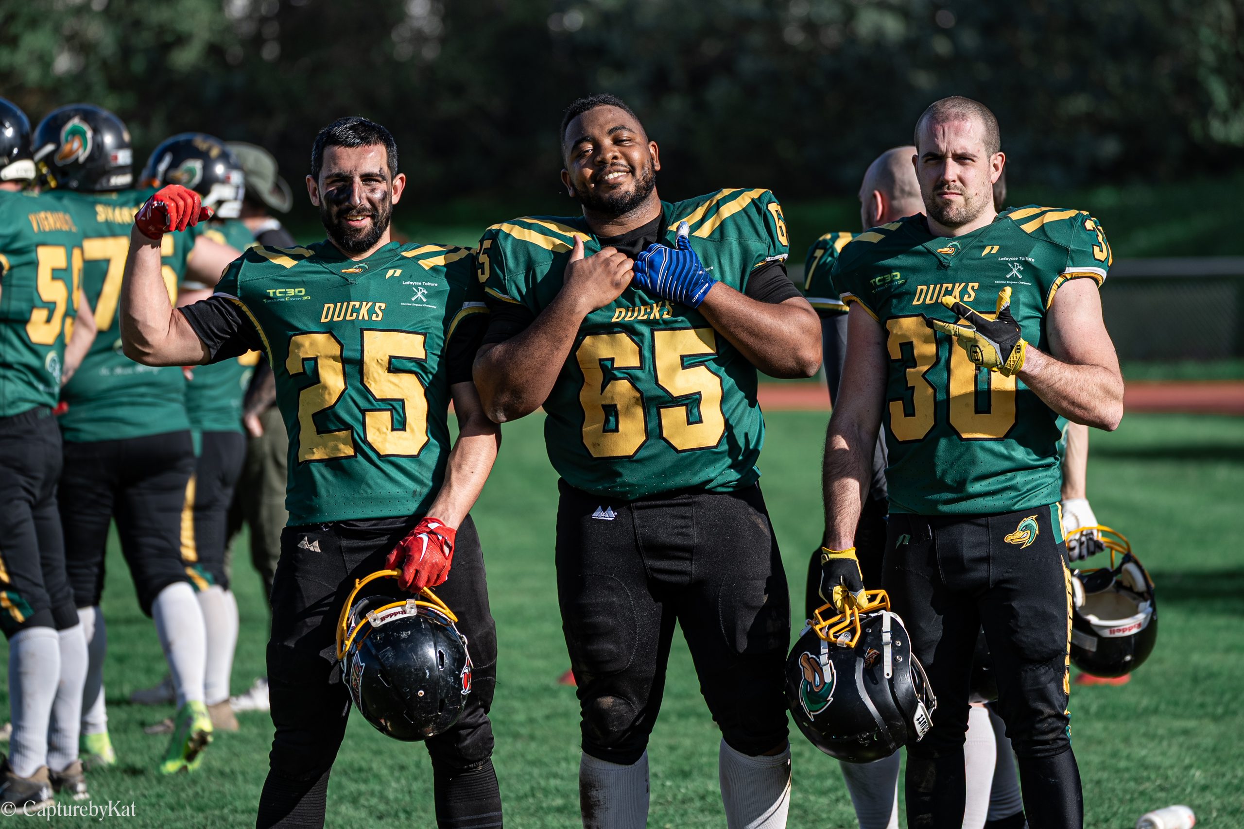 joueurs-football-americain-equipe-ducks-portrait-sportif