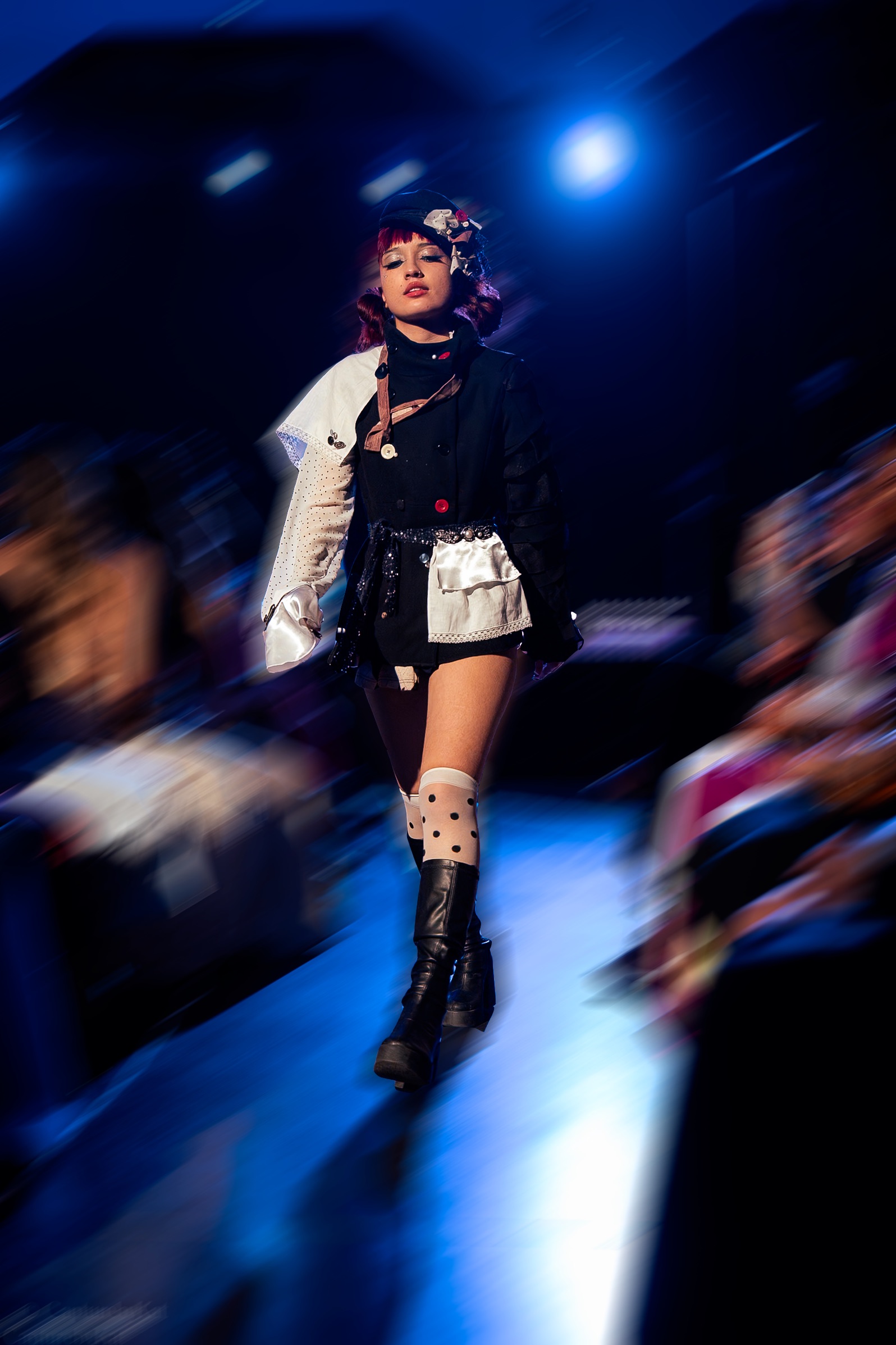 mannequin-defile-mode-bordeaux