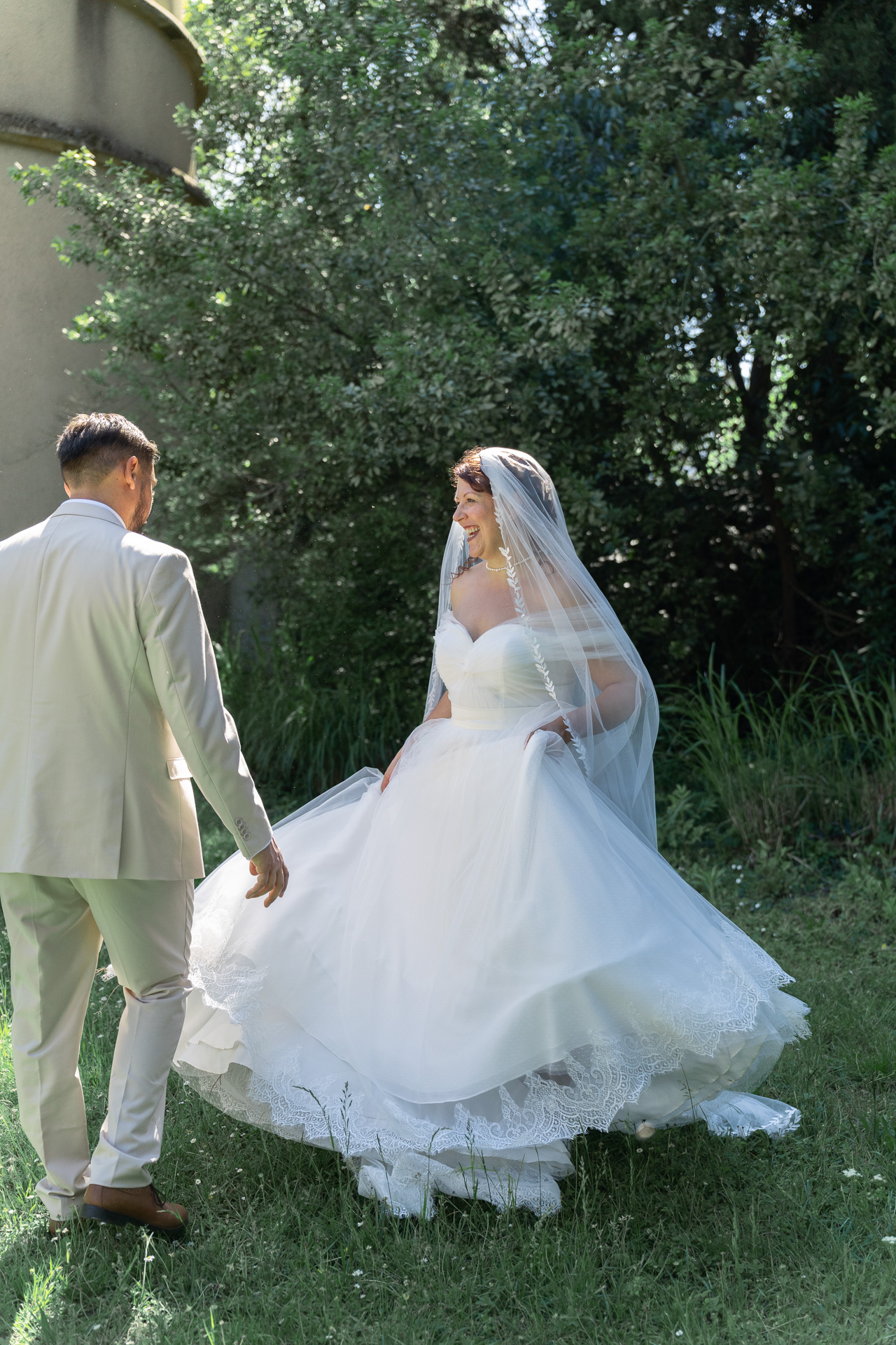 mariee-robe-qui-tourne-voile-mouvement-parc