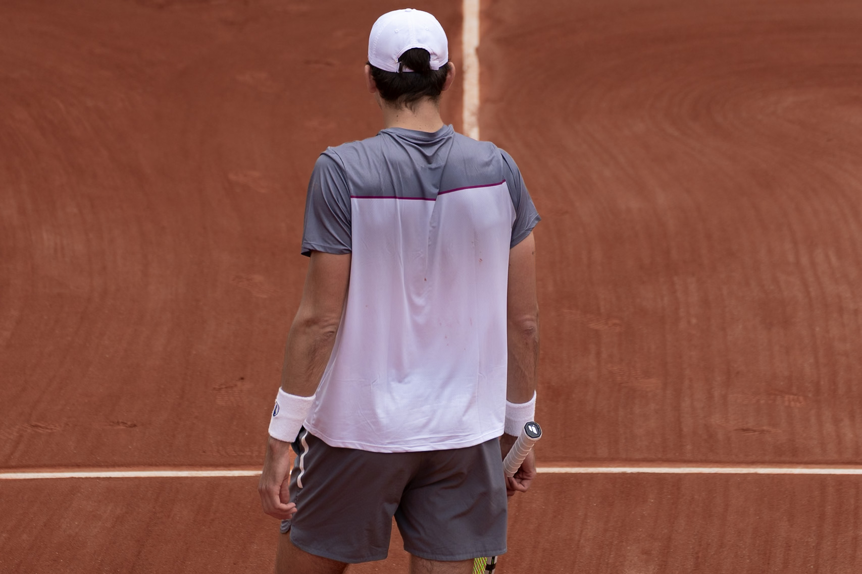 photographe-sport-bordeaux-tennisman-casquette-blanche