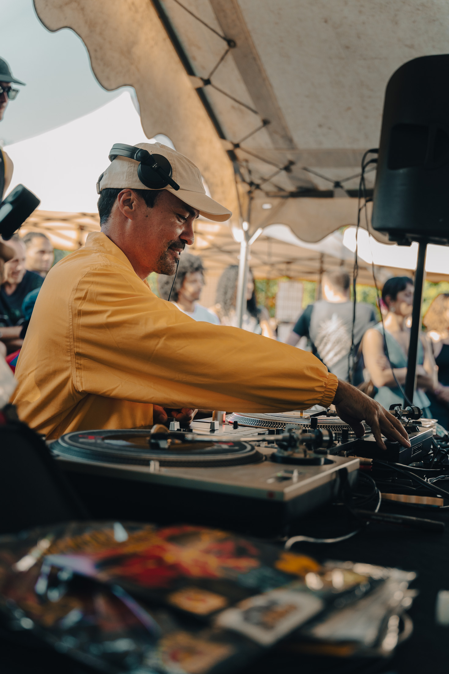 photographie-evenementielle-dj-platines-vinyles