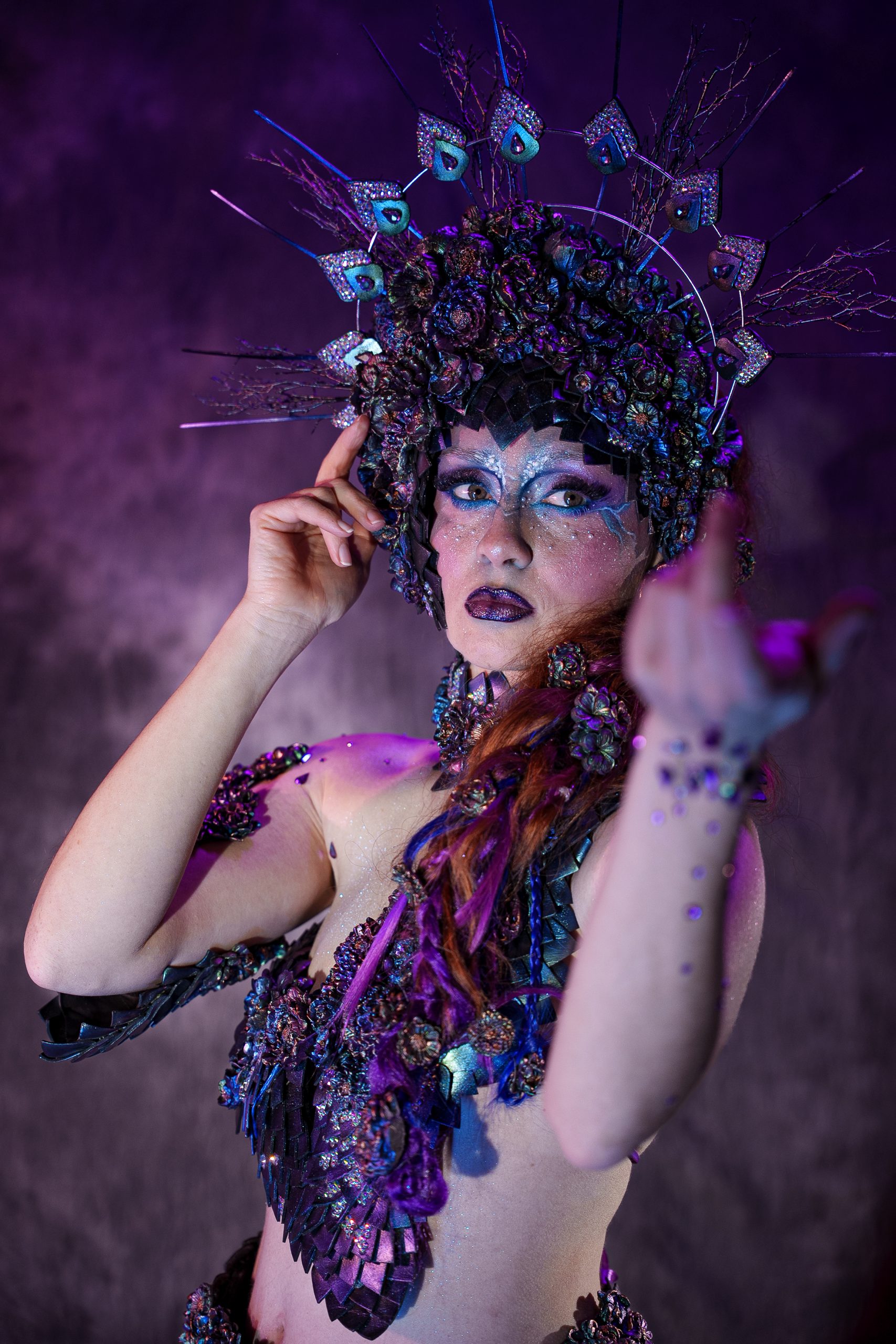 portrait-mode-editorial-haute-couture-violet