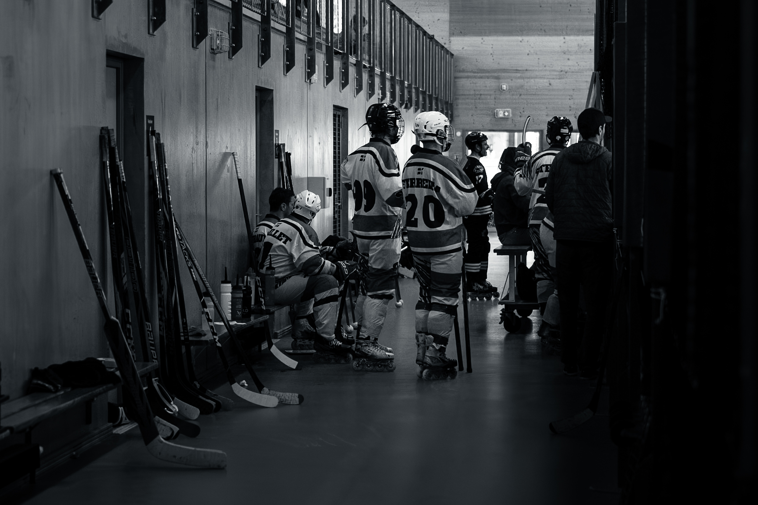 portrait-noir-blanc-joueur-roller-hockey