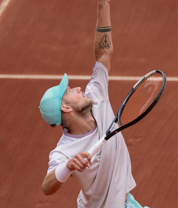 photo-tennis-service-terre-battue-bordeaux