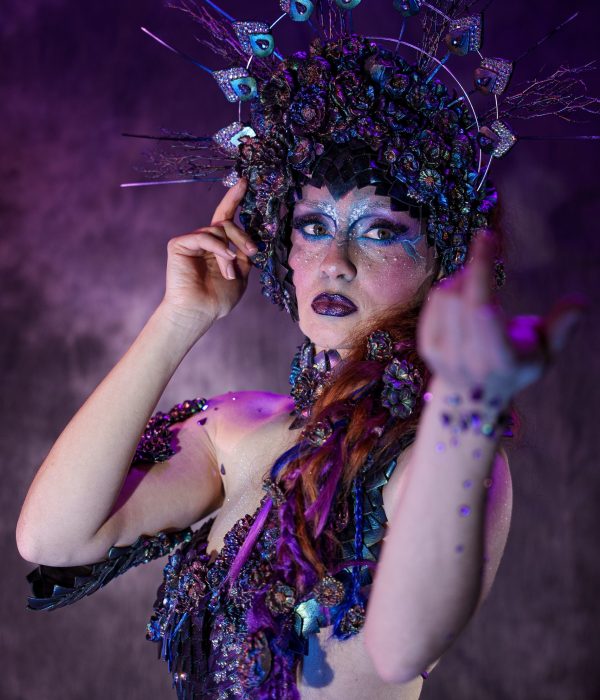 portrait-mode-editorial-haute-couture-violet